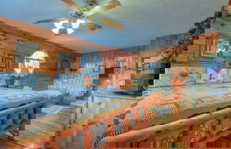 Foto 2 - An Amazing View - 4 Bedrooms, 3.5 Baths, Sleeps 10 Cabin by RedAwning