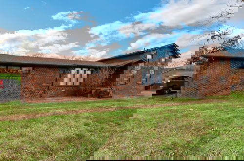 Foto 27 - Luxurious 4BR Home, Pet Friendly!