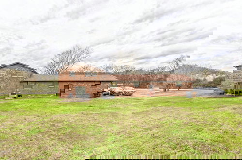 Foto 31 - Luxurious 4BR Home, Pet Friendly!
