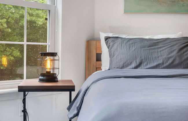 Lake Hideaway Waterfront Condo w/ Resort Perks! - Foto 5