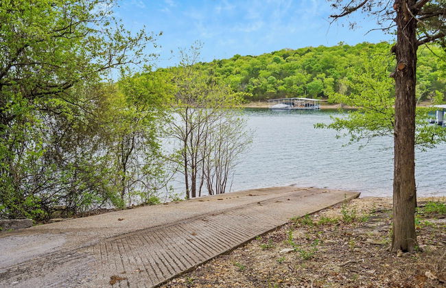 Lake Hideaway Waterfront Condo w/ Resort Perks! - Photo 32