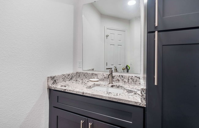 Lake Hideaway Waterfront Condo w/ Resort Perks! - Foto 17