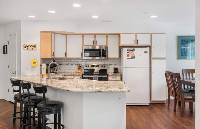 Lake Hideaway Waterfront Condo w/ Resort Perks! - Foto 10