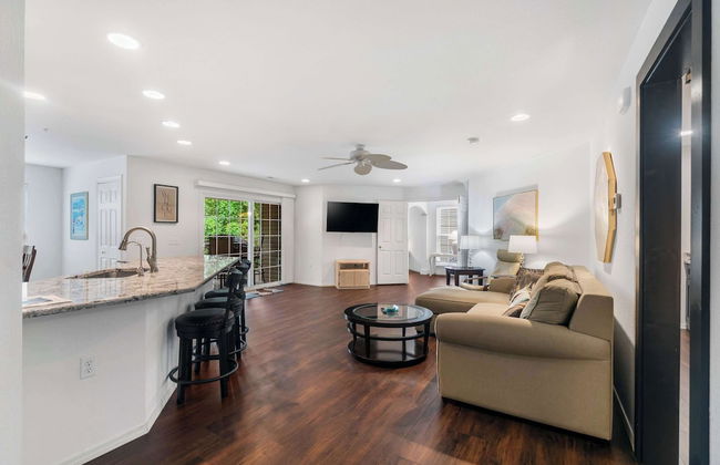 Lake Hideaway Waterfront Condo w/ Resort Perks! - Foto 1