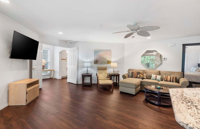 Lake Hideaway Waterfront Condo w/ Resort Perks! - Photo 14