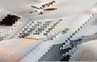 Foto 3 - Lake Hideaway Waterfront Condo w/ Resort Perks!