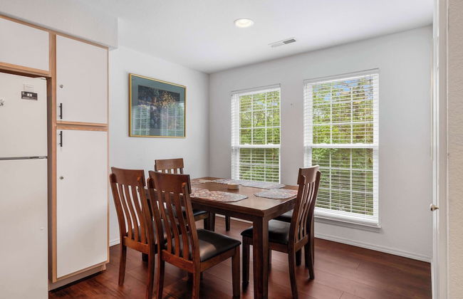 Lake Hideaway Waterfront Condo w/ Resort Perks! - Foto 25