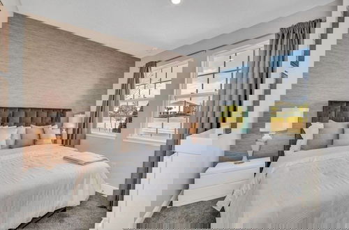 Foto 4 - 10 Bed Home Movie Theater Room, Pool, Spa Games 10 Bedroom Villa by RedAwning