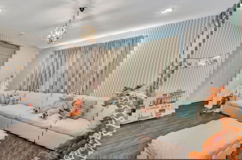 Foto 38 - 10 Bed Home Movie Theater Room, Pool, Spa Games 10 Bedroom Villa by RedAwning