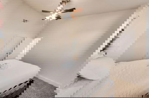 Photo 12 - 4 Queen Beds High Speed Wifi Private Parking