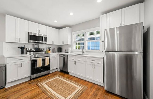 Serene 3BR Home in Historic Downtown Norcross - Photo 3