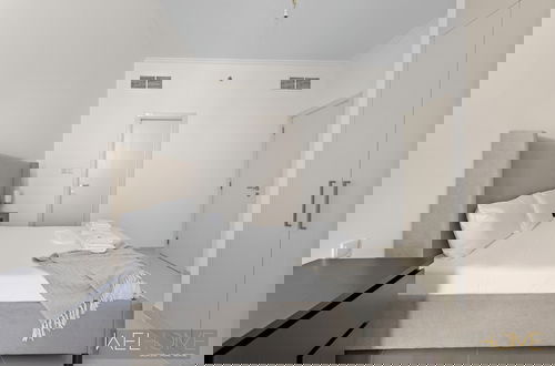 Foto 2 - WelHome - Breathtaking 1BR Apt with Balcony and City View