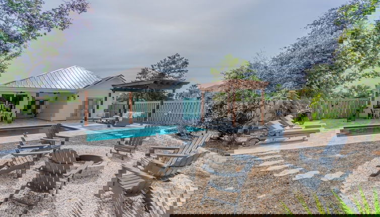 Foto 1 - Bid-a-wee Beach Bungalow 3 Bedroom Home by RedAwning