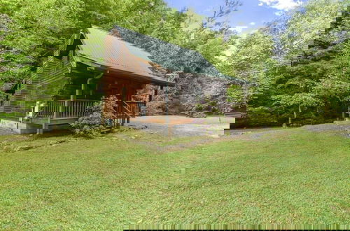 Foto 16 - Whisper Creek 2 Bedroom Cabin by RedAwning