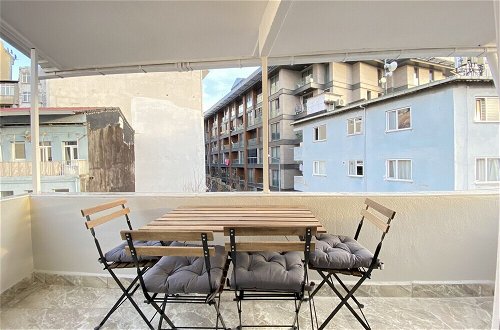 Photo 3 - Central and Charming Flat With Balcony in Sisli