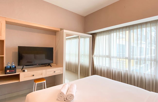 Restful And Functional Studio Apartment At Springlake Summarecon Bekasi - Photo 4