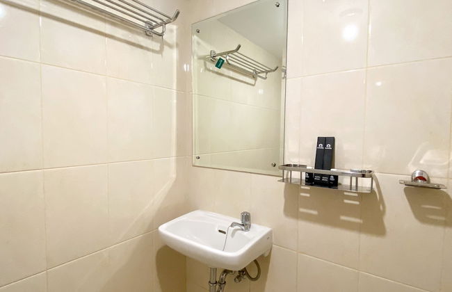 Restful And Functional Studio Apartment At Springlake Summarecon Bekasi - Photo 12