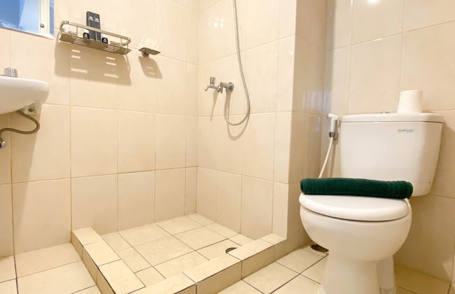 Restful And Functional Studio Apartment At Springlake Summarecon Bekasi - Photo 11