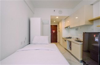 Photo 1 - Modern Look And Comfy Studio At Sky House Bsd Apartment