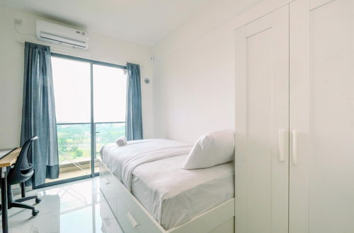 Foto 4 - Modern Look And Comfy Studio At Sky House Bsd Apartment