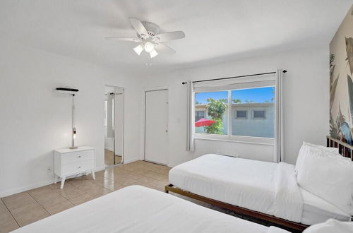 Photo 3 - Beach & Pool Retreat in Hollywood Beach