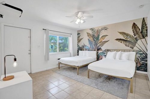 Photo 4 - Beach & Pool Retreat in Hollywood Beach