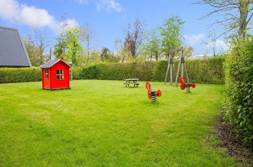 Photo 32 - Peaceful Holiday Home in Tuitjenhorn With Garden, Terrace