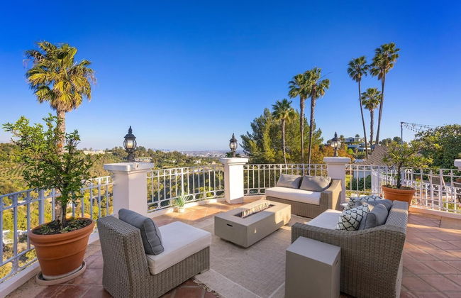 Stradella Spanish - Contemporary Mediterranean Estate w/ Resort-style Yard - Foto 47