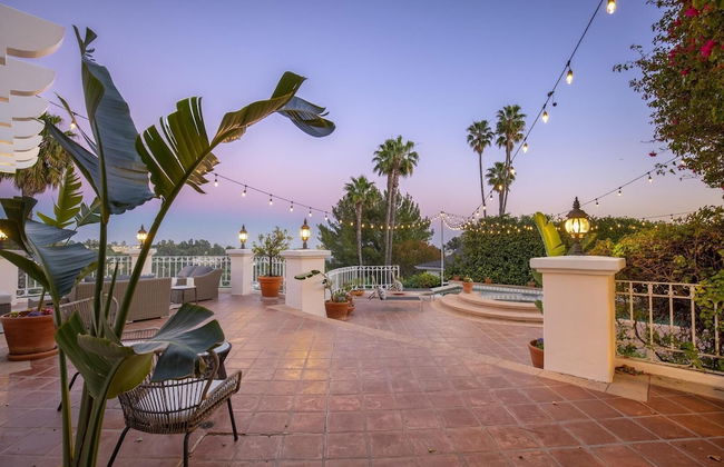 Stradella Spanish - Contemporary Mediterranean Estate w/ Resort-style Yard - Foto 46
