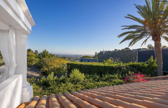 Stradella Spanish - Contemporary Mediterranean Estate w/ Resort-style Yard - Foto 41