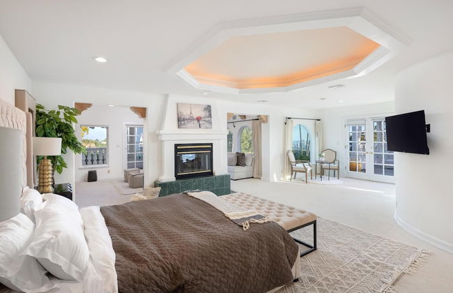 Stradella Spanish - Contemporary Mediterranean Estate w/ Resort-style Yard - Foto 3