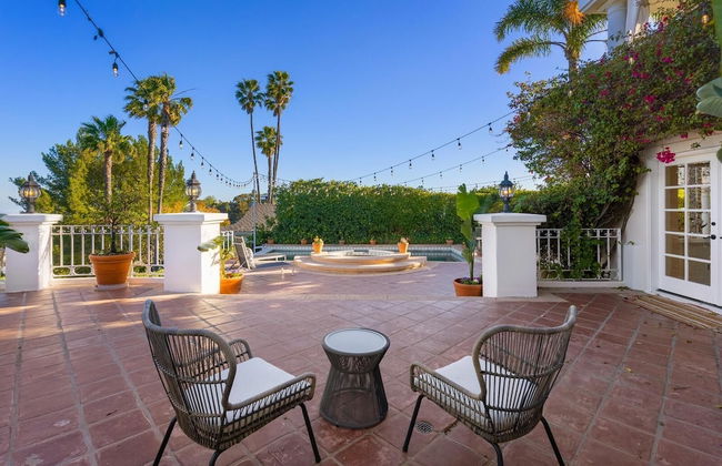 Stradella Spanish - Contemporary Mediterranean Estate w/ Resort-style Yard - Foto 48