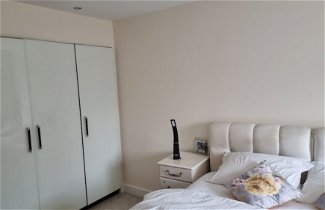 Photo 2 - Beautiful and Modern Apartment in North London
