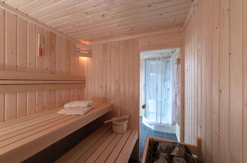 Foto 4 - Holiday Home With Sauna and Outdoor Jacuzzi