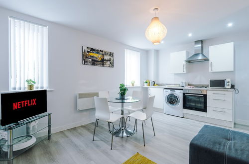 Photo 21 - Stunning and Modern 2 Bedroom Apt in Liverpool