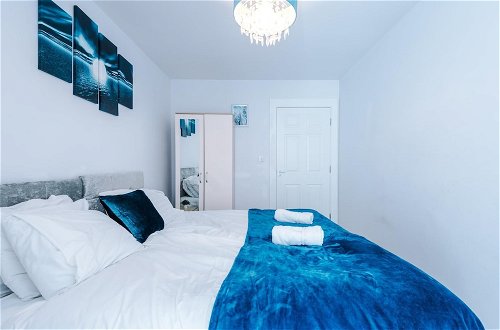 Photo 20 - Stunning and Modern 2 Bedroom Apt in Liverpool