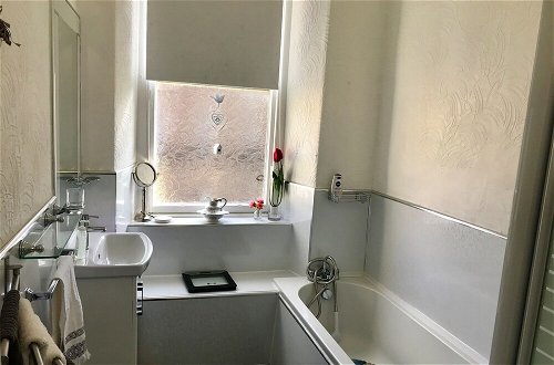 Foto 26 - Stunning 3-bed Apartment in Edinburgh