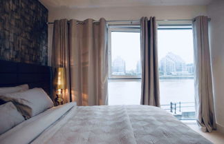 Photo 2 - Thames Riverside Apartment in London