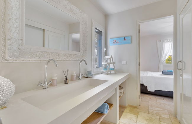 Ocean Breeze Villa with private pool - Photo 37