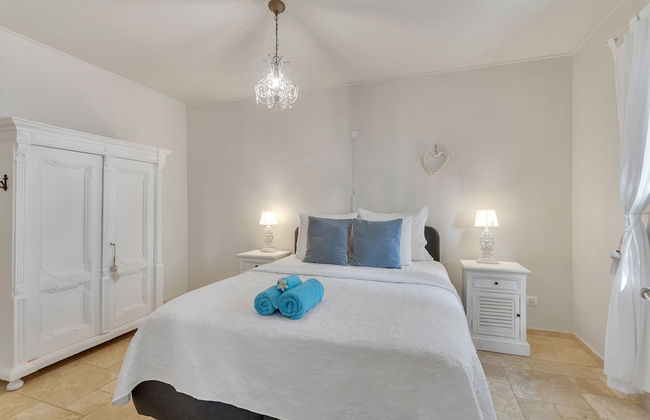 Ocean Breeze Villa with private pool - Photo 5