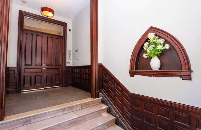 Maverick Suites at 245 Newbury St - Foto 1