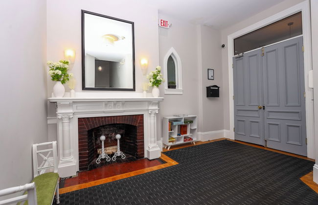 Maverick Suites at 245 Newbury St - Foto 3