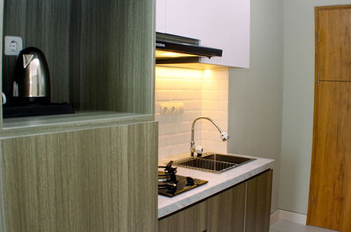 Photo 15 - Comfy Studio Apartment At Gateway Park Lrt City