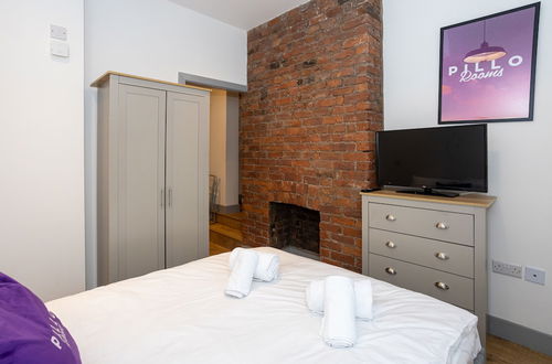 Photo 6 - Pillo Rooms Serviced Apartments- Salford