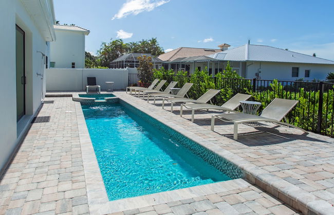 Sorrento Luxury Vacation Home: Expansive 5-Bedroom, 4.5-Bath Retreat with Private Pool, Hot Tub, and Pet-Friendly Accommodations – Just a Short Walk from Stunning Vanderbilt Beach - Foto 30