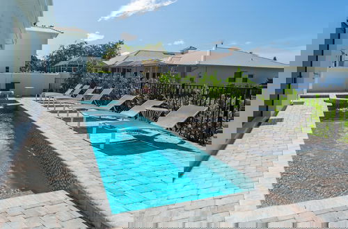 Photo 30 - Sorrento Luxury Vacation Home: Expansive 5-Bedroom, 4.5-Bath Retreat with Private Pool, Hot Tub, and Pet-Friendly Accommodations – Just a Short Walk from Stunning Vanderbilt Beach