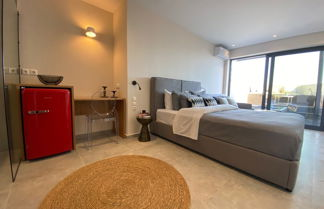 Foto 2 - Room in Studio - Luxury Suite With a Queen's Double bed ,stunning sea Vews and Private Jacuzzi