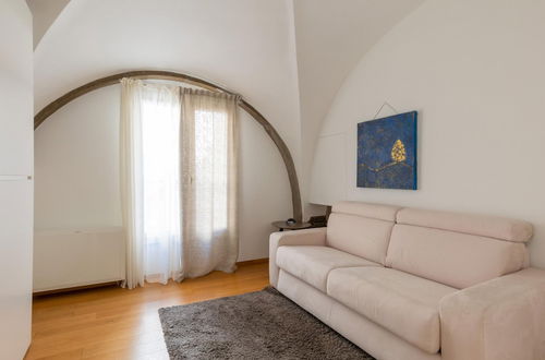 Photo 34 - Santo Stefano Elegant Apartment by Wonderful Italy