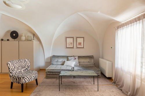 Photo 25 - Santo Stefano Elegant Apartment by Wonderful Italy