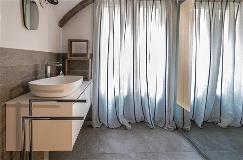 Photo 12 - Santo Stefano Elegant Apartment by Wonderful Italy